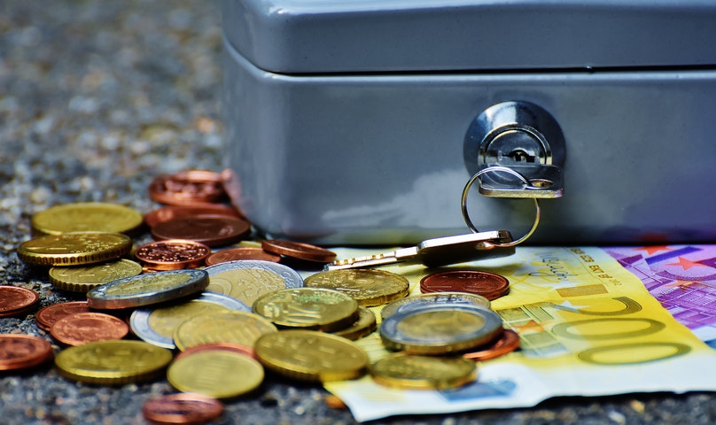 /asset/media/Feature/Article/image-stock/gambar-3/money-saing-deposit-bank-05.jpg